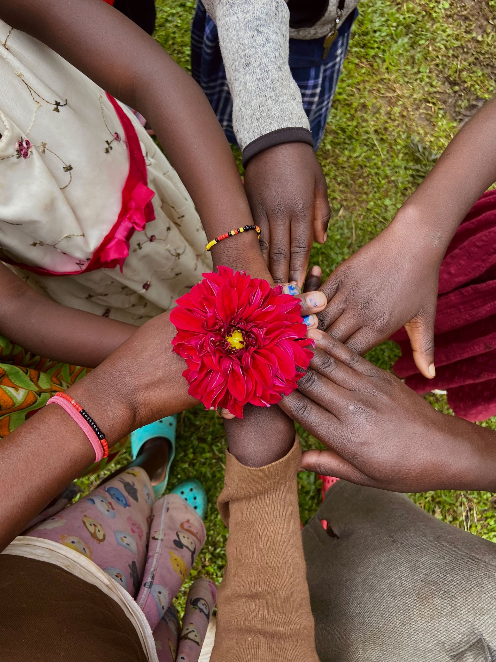 Mucha gente pequeña, en lugares pequeños, haciendo cosas pequeñas, puede cambiar el mundo